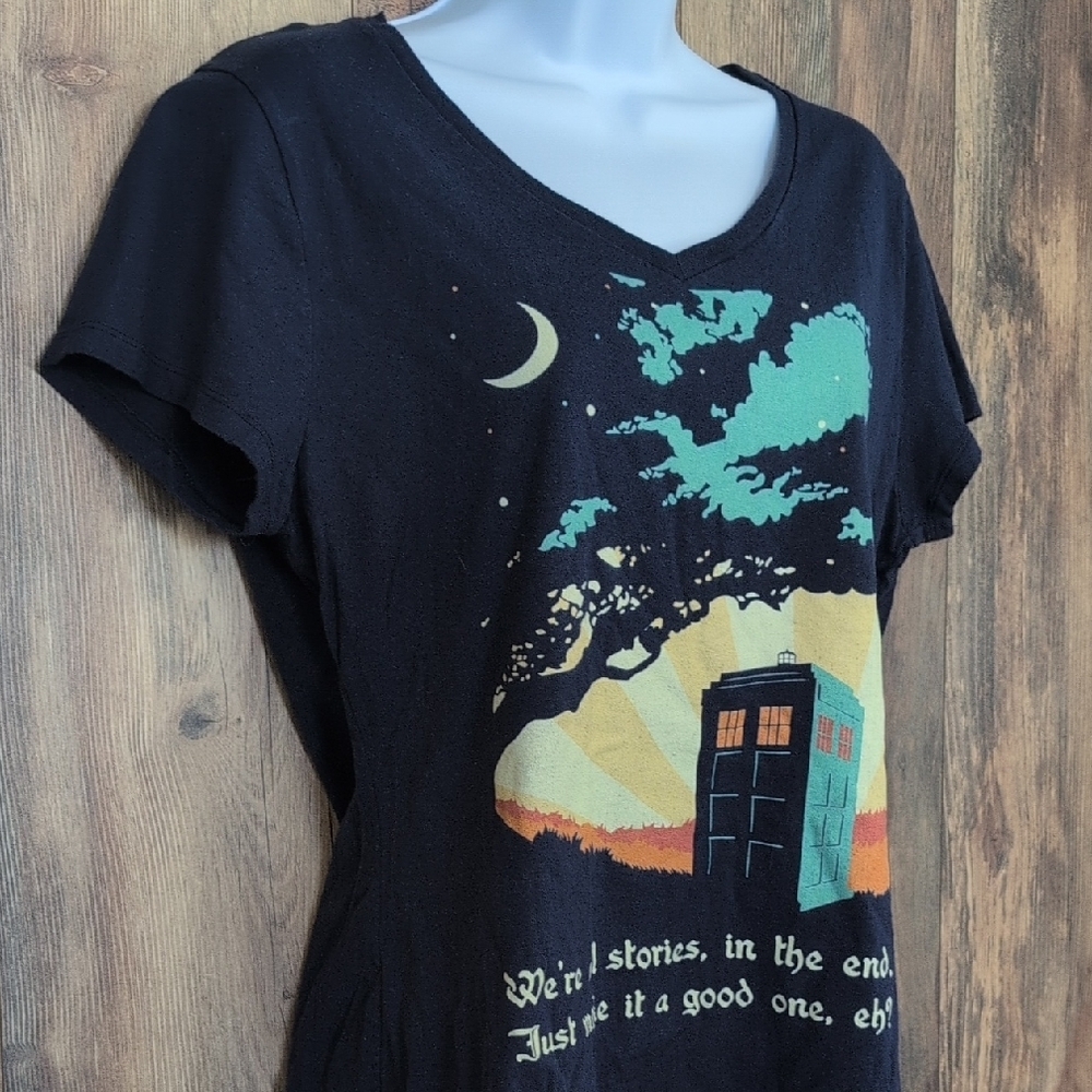 Hanes Navy Blue V Neck "DR WHO" Tardis Graphic Women's Tee M               D371x